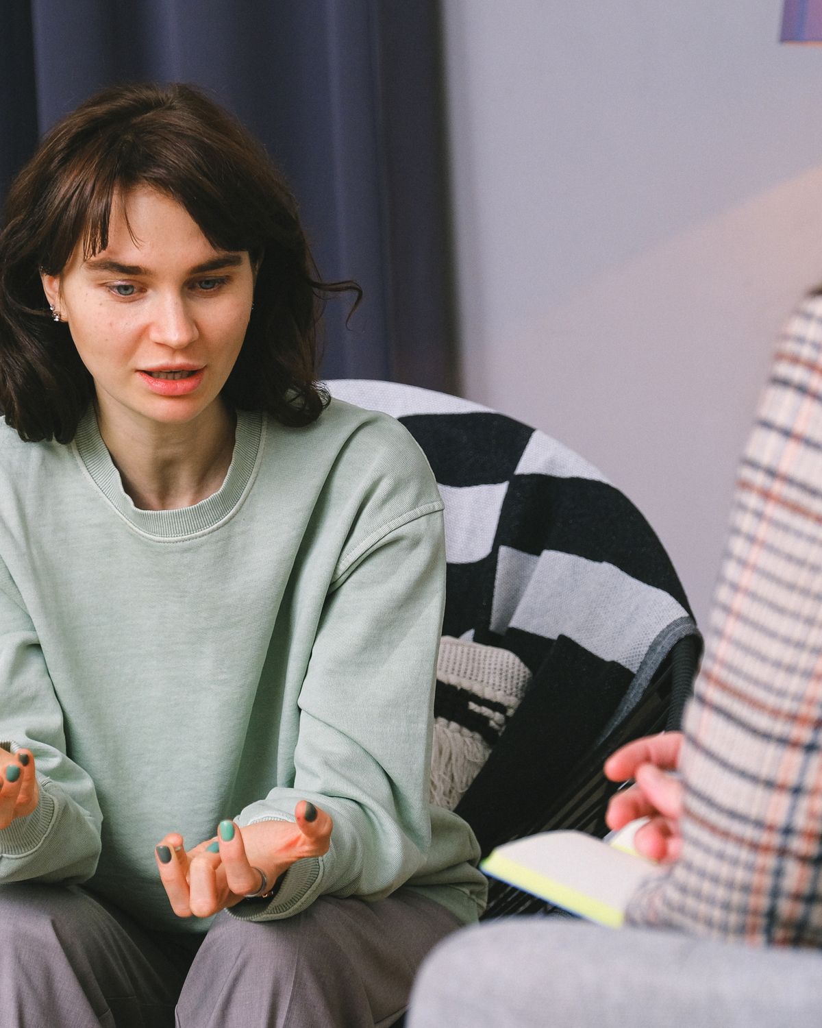 Kassandra Vanachte, psychologue clinicienne, en consultation